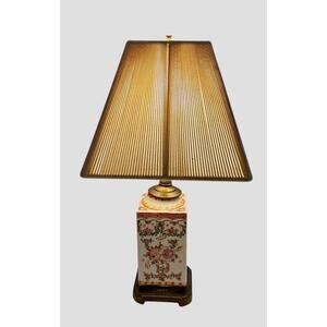 Vintage Chinoiserie 17 1/2” Table Lamp Famille Rose Porcelain Brass Base